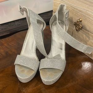 Sparkles silver high heeled shoes